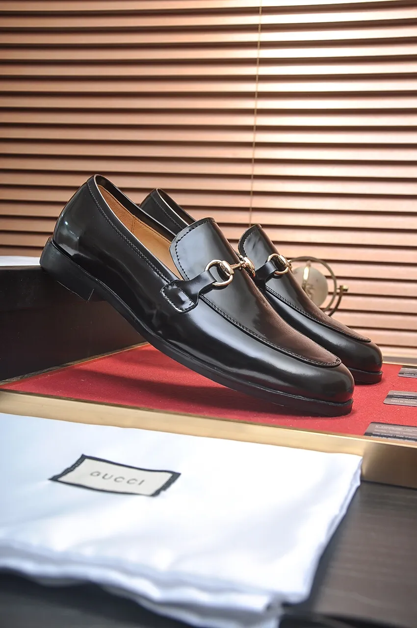 Factory price 540💶Italian top luxury men's shoe giant (GUCCI) (Gucci) (full cowhide lining) new arrival🍃Original European style🔰 Pleasant to the eye😍In order to make the shoes more durable and non-deformable🌀The production continues to follow traditional methods but there is still no lack of innovation💪The original sheepskin is chosen for the leather♻️Smooth, natural and exceptionally bright⭐Made of imported cowhide The rich man’s first choice 38-45 (45 customized)